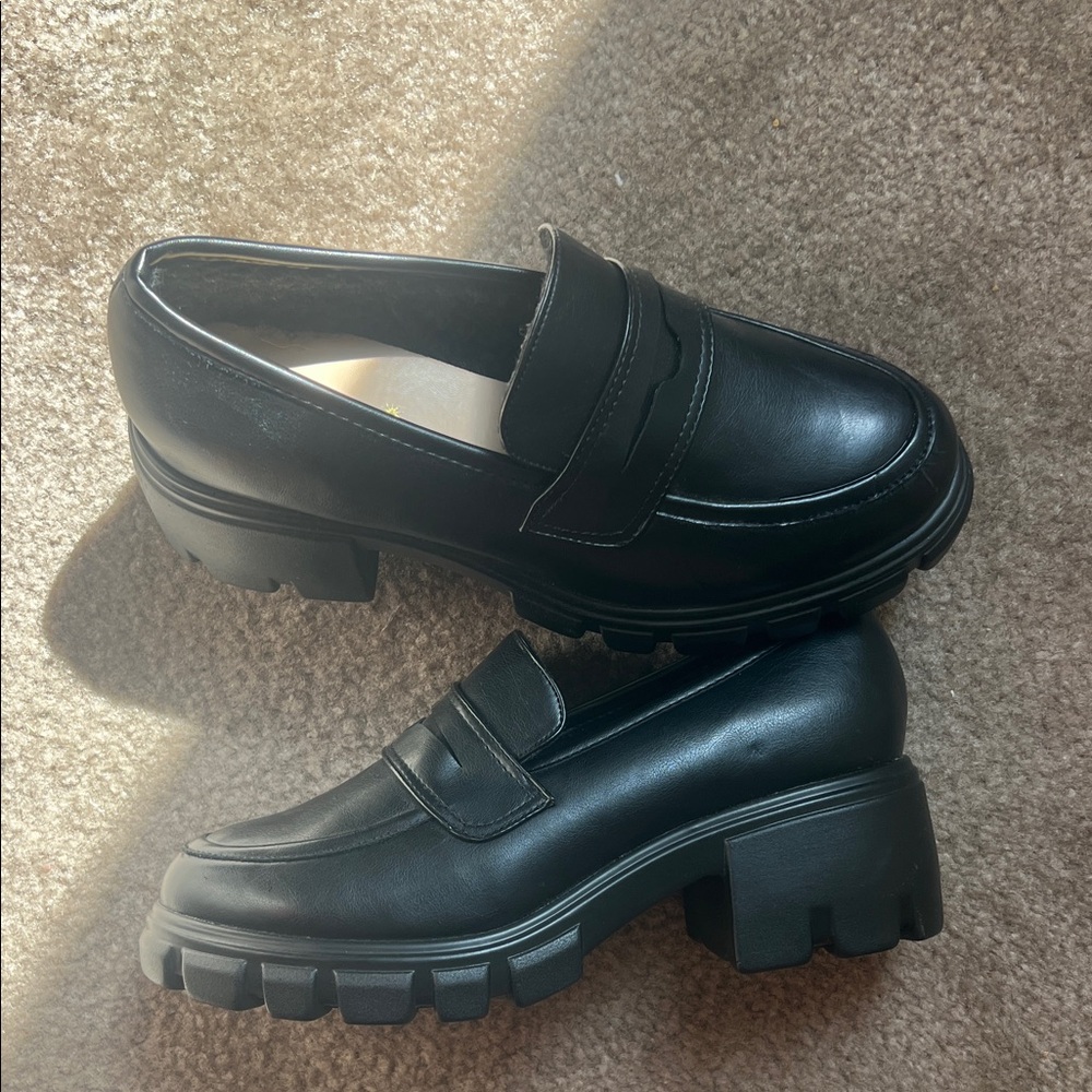 Shoe Dazzle Black Chunky Loafers
